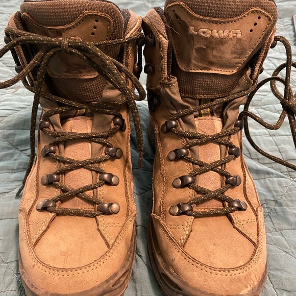 Lowa Hiking Boots Women’s 6.5 - Picture 2 of 5